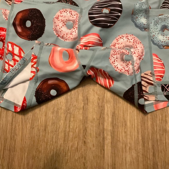 Donut Lifting Shorts - Picture 3 of 4
